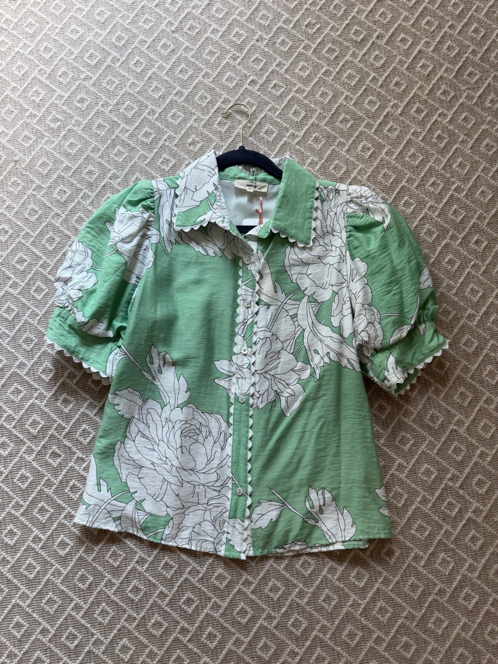 Green Floral Entro top